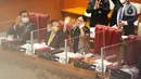 Ketua DPR Puan Maharani  melambaikan tangan saat memimpin rapat paripurna ke-19 masa persidangan IV tahun sidang 2021-2022 Nusantara II, Kompleks Parlemen MPR/DPR-DPD, Senayan, Jakarta, Selasa (12/4/2022). (Liputan6.com/Angga Yuniar)