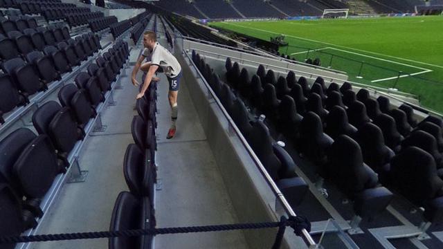 Momen Epic Sepak Bola Diedit Tanpa Penonton