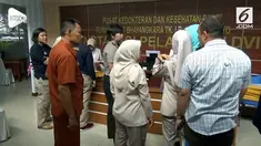 Keluarga korban kecelakaan Lion Air JT 610 masih terus berkumpul di RS Polri untuk mengumpulkan data keluarganya yang menjadi korban.