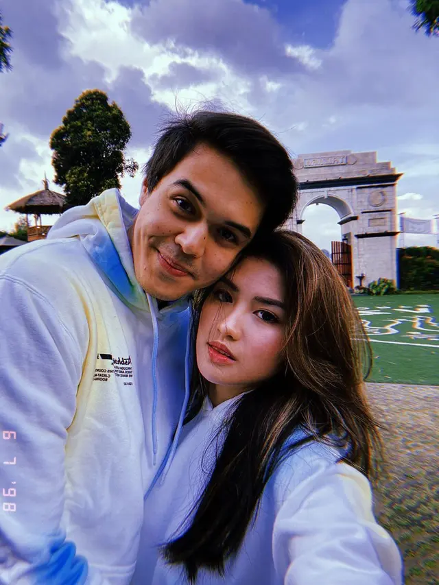 7 Potret Mesra Ochi Rosdiana dan Rizky Ksatria, Makin Lengket