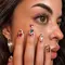 Gem Nails, Tren Kuku Bling-bling yang Kembali Populer