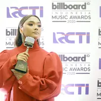 Marion Jola malam puncak Billboard Indonesia Music Awards 2020 di kawasan Kebon Jeruk Jakarta Barat, Rabu (26/2/2020). (Bambang E Ros/Fimela.com)