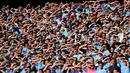 Pendukung Manchester City memenuhi Etihad stadium untuk memberikan dukungan penuh kepada Sergio Aguero dan kawan-kawan pada pertandingan sepak bola Liga Inggris antara Manchester City vs Manchester United di Stadion Etihad,Manchester (22/09/13). (AFP/paul
