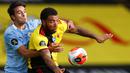 Pemain Manchester City, Eric Garcia, berebut bola dengan pemain Watford, Troy Deeney, pada laga Premier League di Stadion Vicarage Road, Selasa (22/7/2020). Manchester City menang dengan skor 4-0. (Adrian Dennis/Pool via AP)
