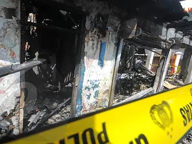 Tawuran Pakai Petasan, Dua Rumah Habis Terbakar