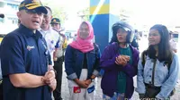 Sekjen Kemenhub Djoko Sasono saat sidak di Terminal Patria, Blitar, Jawa Timur, Rabu (13/6/2018). (Liputan6.com/Fachrur Rozie)