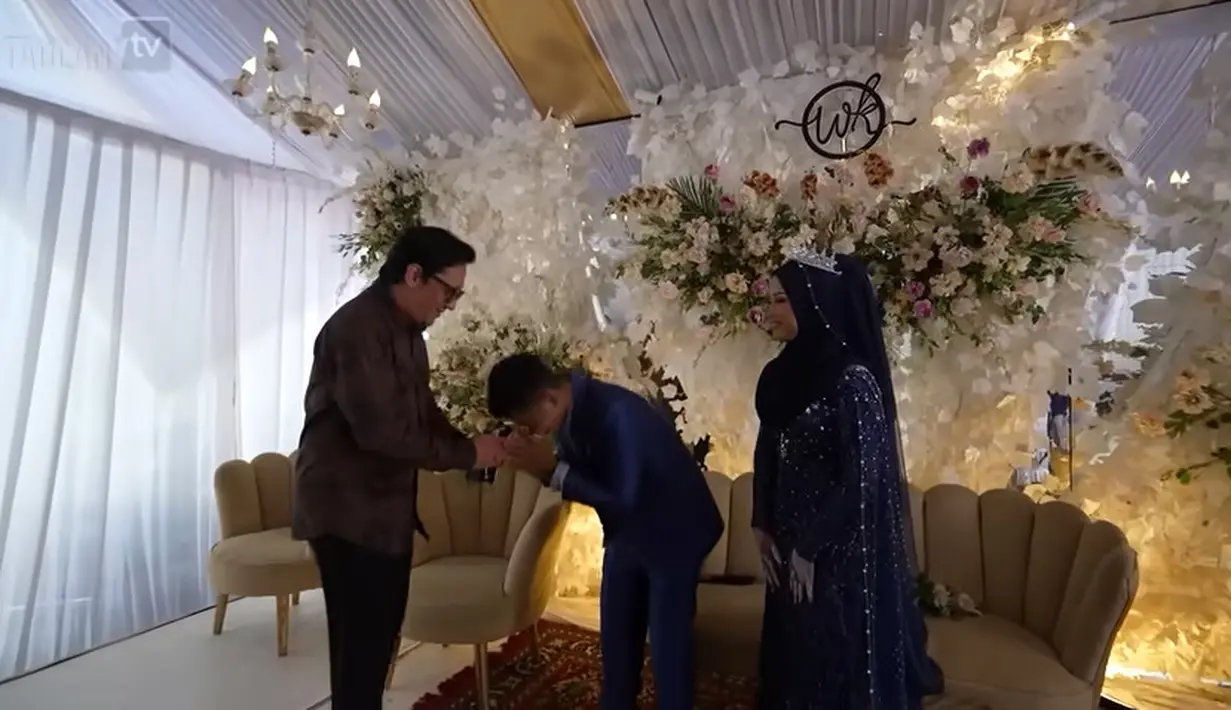 Sebagai bos dan juga telah lama menikah, Andre juga memberikan wejangan pada asistennya yang baru saja menikah. [Youtube/TAULANY TV]