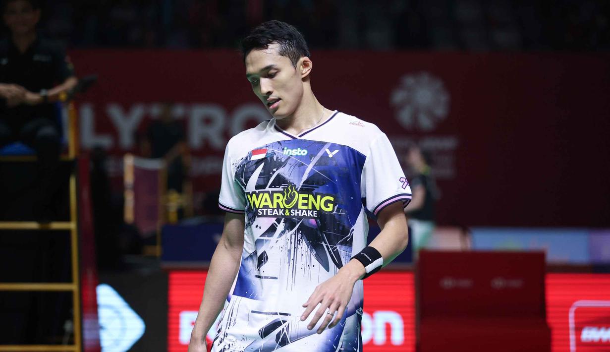 Pebulu tangkis tunggal putra Indonesia Jonatan Christie saat bertanding melawan Jia Heng Jason The (Singapura) pada babak 32 besar Indonesia Open 2026 di Istora Senayan, Jakarta, Selasa (2/6/2026). (Bola.com/M Iqbal Ichsan)