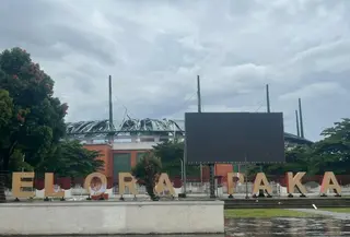 Angin kencang sebabkan kerusakan di Stadion Pakansari Bogor. (LIputan6.com/Achmad Sudarno)