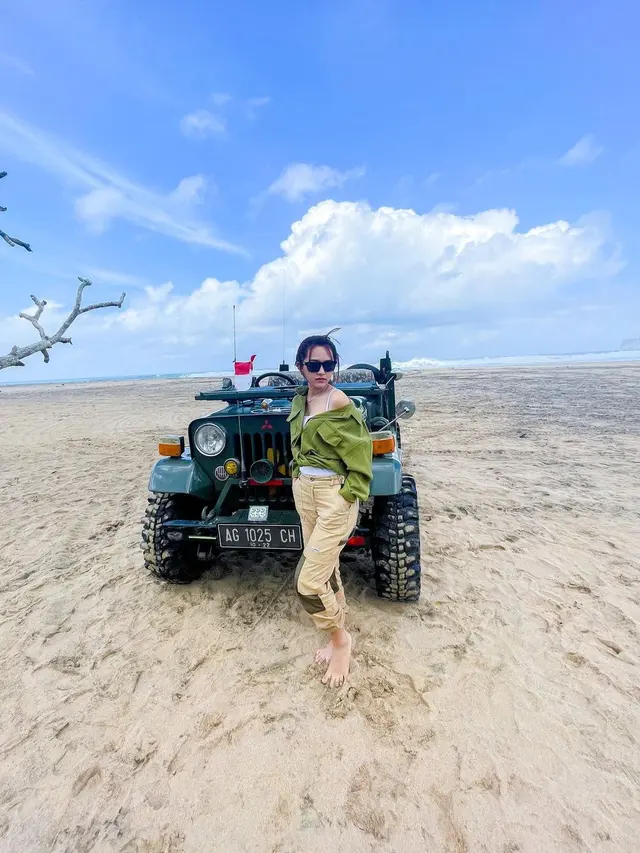7 Potret Happy Asmara saat di Luar Panggung, Curi Perhatian