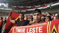 Suporter Timor Leste di Stadion Gelora Bung Karno, Jakarta saat melawan Timnas Indonesia, 13 November 2018. (Foto: Cakrayuri Nuralam/Liputan6.com)