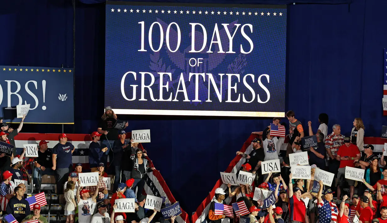 Bak sedang kampanye di Michigan, Selasa (29/4/2025) waktu setempat atau Rabu Waktu Indonesia Barat, Presiden Amerika Serikat Donald Trump merayakan 100 hari pertama masa jabatan keduanya. (JEFF KOWALSKY/AFP)