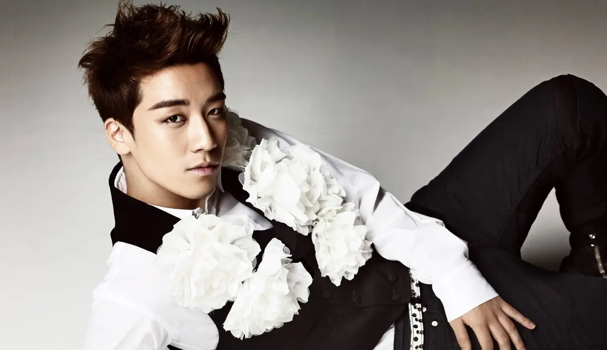 "Aku pikir aku lebih suka melakukan prosi dengan 5 member dibandingkan sendirian," akunya. (Soompi)