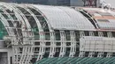 Pekerja menyelesaikan pembangunan stasiun Light Rail Transit (LRT) Dukuh Atas, Jakarta, Rabu (17/2/2021). Data per Januari 2021, pengerjaan prasarana LRT Jabodebek Tahap I telah mencapai 80,7 persen sehingga target beroperasi pada pertengahan 2022 akan tercapai. (merdeka.com/Iqbal S Nugroho)