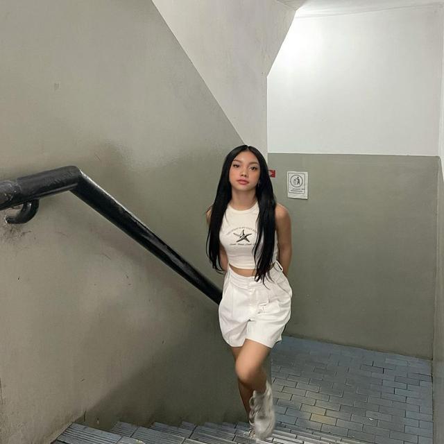 6 Potret Terbaru Naura Ayu, Disebut Miliki Vibes Member NewJeans