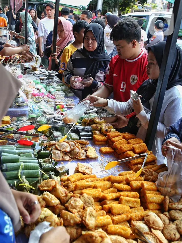 Pasar Takjil Benhil Selalu Ramai Saat Ramadan
