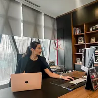 Nia Ramadhani sepeti Lady Boss (Instagram/ramadhaniabakrie)