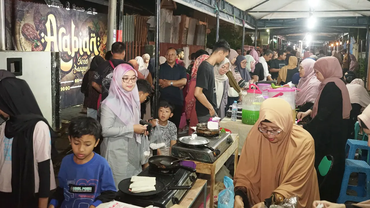 Masyarakat Banyuwangi antusias belanja masakan Timur Tengah di bazar kuliner Arabian Streetfood (Istimewa)