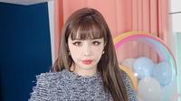 Sekarang, mari bandingkan penampilan park Bom dengan gaya makeupnya yang biasa. Apakah tampak sangat berbeda dengan penampilannya saat ini? (Foto: Instagram/ newharoobompark)
