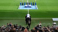 Peti mati mantan presiden FC Porto, Jorge Nuno Pinto da Costa dibawa keluar dari stadion Dragao setelah upacara penghormatan di Stadion Dragao, Porto, Portugal pada 17 Februari 2025. Pinto da Costa, menjabat sebagai presiden FC Porto dari tahun 1982 hingga 2024 dan meninggal dunia pada usia 87 tahun. (AFP/Miguel Riopa)