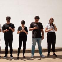 Ilustrasi main media sosial. (Photo by Creative Christians on Unsplash)