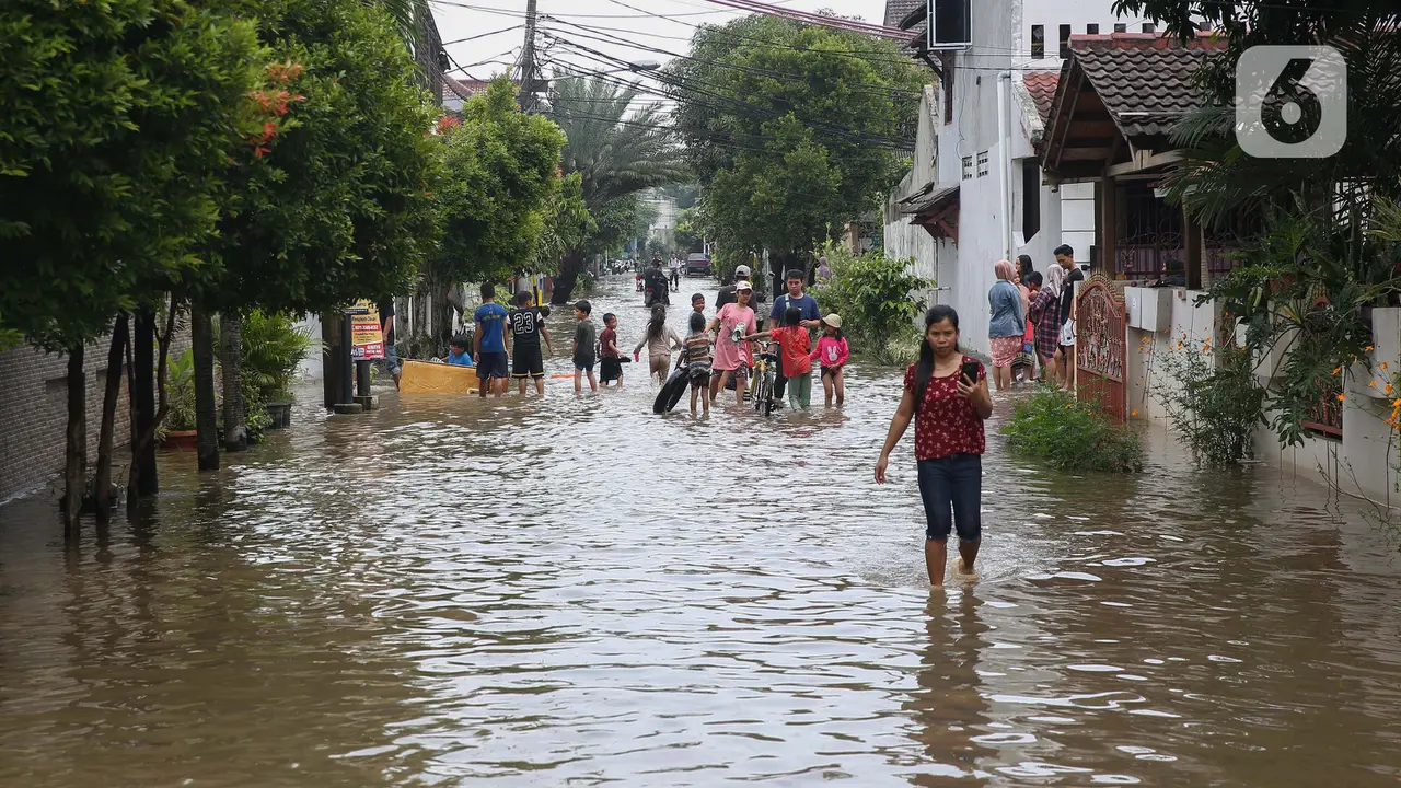 Luapan Kali Angke Banjiri Perumahan Ciledug Indah 1 Kota Tangerang Banten