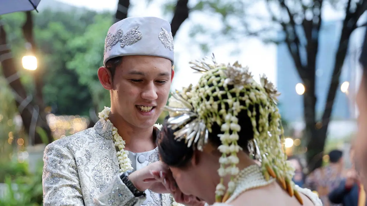 [Bintang] Pernikahan Rinni Wulandari dan Jevin Julian