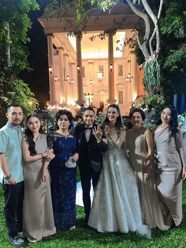 7 Tahun Pacaran, Ini 6 Potret Elina Joerg dan Gusti Ega yang Dikabarkan Putus