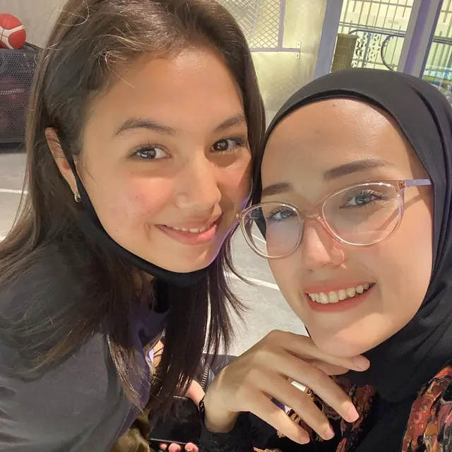 6 Potret Kebersamaan Saskia Chadwick dan Adelia Pasha, Bak Kakak Adik
