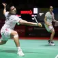 Pebulutangkis ganda campuran Indonesia, Zachariah Josiahno Sumati/Hediana Julimarbela bertanding melawan pebulutangkis ganda campuran Inggris, Gregory Mairs/Jeny Moore saat laga 32 besar Indonesia Masters 2023 di Istora Senayan, Jakarta, Rabu (25/01/2023). Zachariah Josiahno Sumati/Hediana Julimarbela kalah dua game langsung 15-21, 16-21. (Bola.com/Bagaskara Lazuardi)