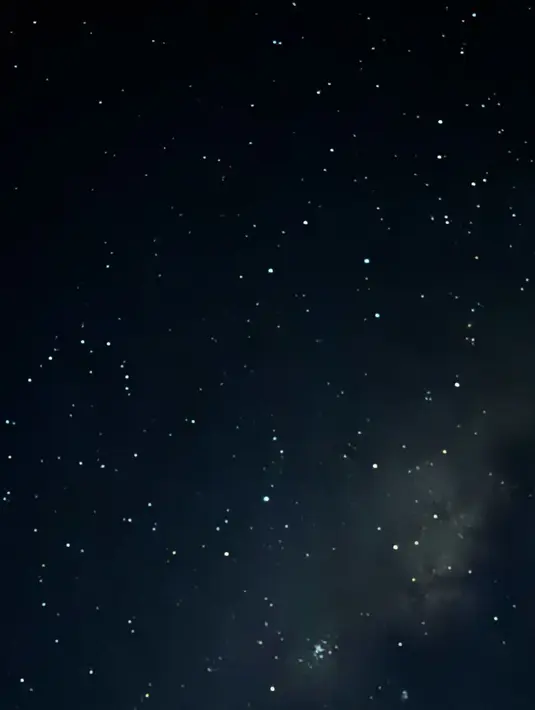 Banyak kesenangan yang mereka dapat saat mendaki gunung, "dengan moment meteor shower nan cheu paweu tzeu zhi ye syau niiii 💫💫😍 Bakal banyak post nih, Banyak serunya nih!!" (foto: Instagram/ yurayunita)