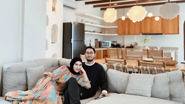 Potret Mesra Syahnaz Sadiqah saat Dampingi Jeje Govinda. (instagram/syahnazs)