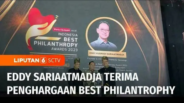 Pendiri PT Elang Mahkota Teknologi, induk perusahaan SCTV dan Indosiar, Eddy Kusnadi Sariaatmadja menerima penghargaan Indonesia Best Philanthropy Award 2023 yang digelar Warta Ekonomi, di Jakarta, Kamis (9/11) malam.