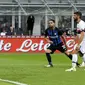 Proses terjadinya gol oleh bek Inter Milan, Danilo D'Ambrosio, ke gawang Genoa pada laga Serie A di Stadion Giuseppe Meazza, Minggu (24/9/2017). Inter Milan menang 1-0 atas Genoa. (AP/Luca Bruno)