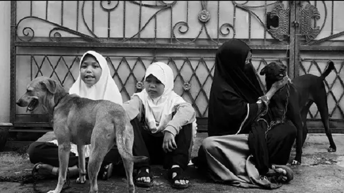 [Bintang] Wanita Bercadar