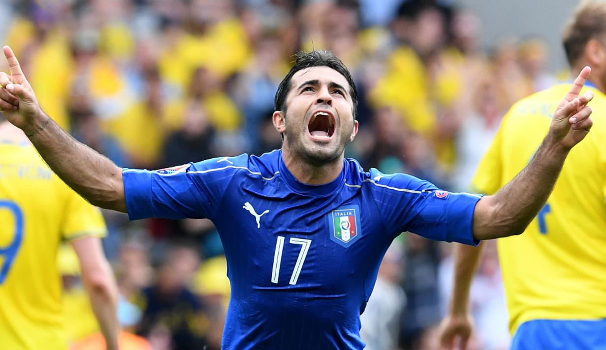 Citadin Martins Eder tampil gemilang dengan mencetak gol penentu kemenangan 1-0 Italia atas Swedia pada laga Grup E Piala Eropa 2016 di Stadium de Toulouse, Jumat (17/6/2016). (AFP/Vincenzo Pinto)