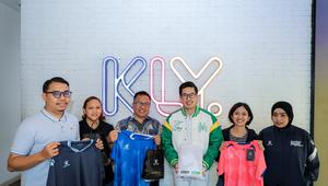 CEO Kelme Indonesia, Kevin Wijaya mengunjungi kantor Bola.com, di Gondangdia, Jakarta pada 11 Februari 2026 (Bola.com/Bagaskara Lazuardi)