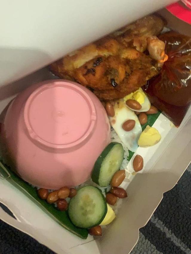 6 Potret Beli Makanan Dapat Bonus Tak Terduga Ini Bikin Heran