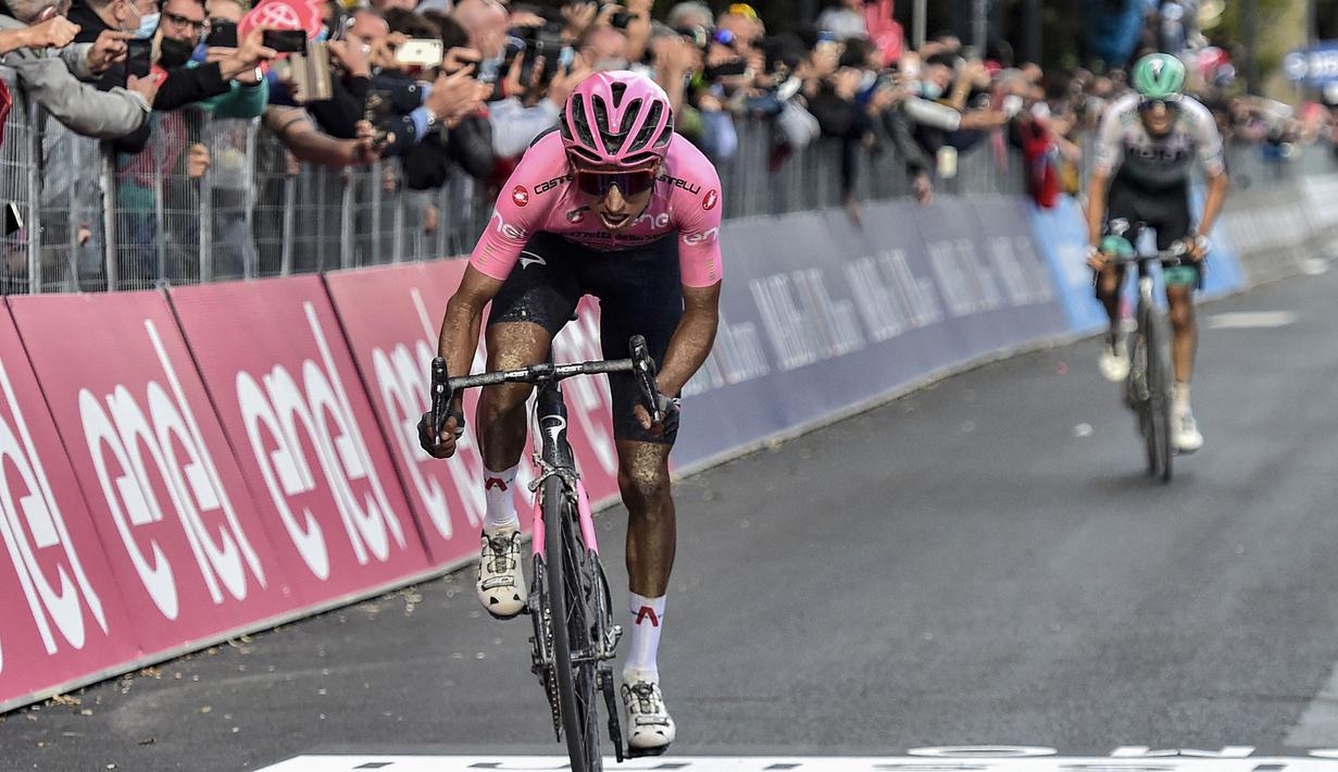 Karir paling gemilangnya adalah saat ia mampu menyabet Yellow Jersey di perhelatan balap sepeda paling bergengsi di dunia yaitu Tour de France 2019 lalu. Penampilan konsistennya membawanya memuncaki poin General Classification kala itu. (Foto: AFP/Luca Bettini