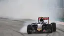 Pembalap Formula Satu Toro Rosso, Carlos Sainz beraksi selama sesei latihan kedua di Autodromo Hermanos Rodriguez di Meksiko, (30/10/2015).  Meksiko akan kembali menggelar kejuaraan dunia Formula One setelah absen sejak 1992. (REUTERS/Edgard Garrido)