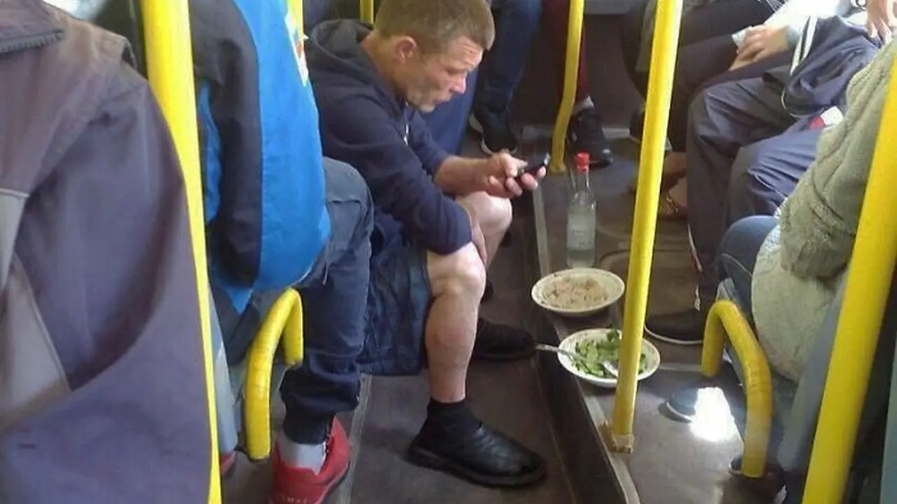 kejadian absurd di bus