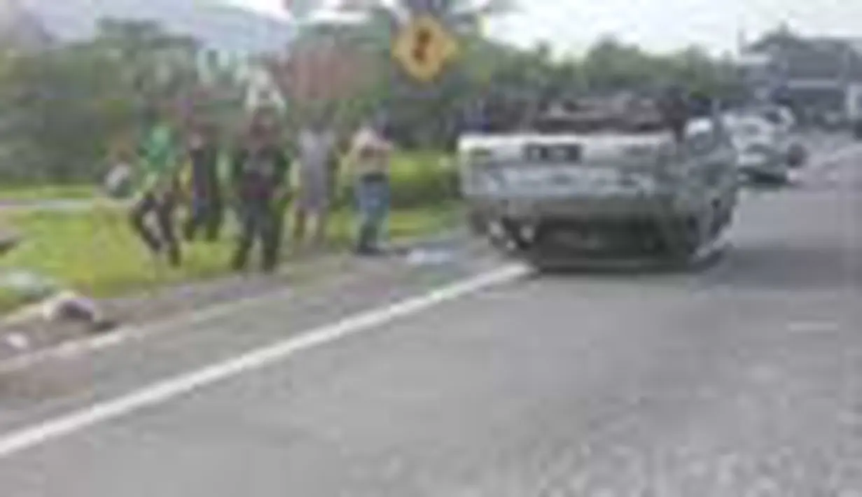 Sebuah Suzuki Carry terguling di Km 131 Padaleunyi, Bandung, Jawa Barat,  arah Padalarang.(Pengirim: