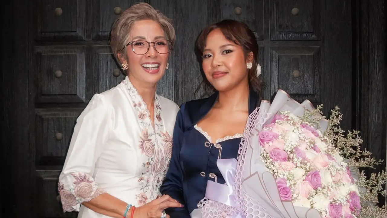 6 Potret Kebaya Vitta Dessy Mantan Istri Ari Lasso di Wisuda Anak, Tampil Anggun