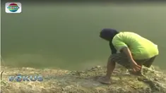 Untuk memenuhi kebutuhan air bersih mereka terpaksa menggunakan air waduk yang kotor. 