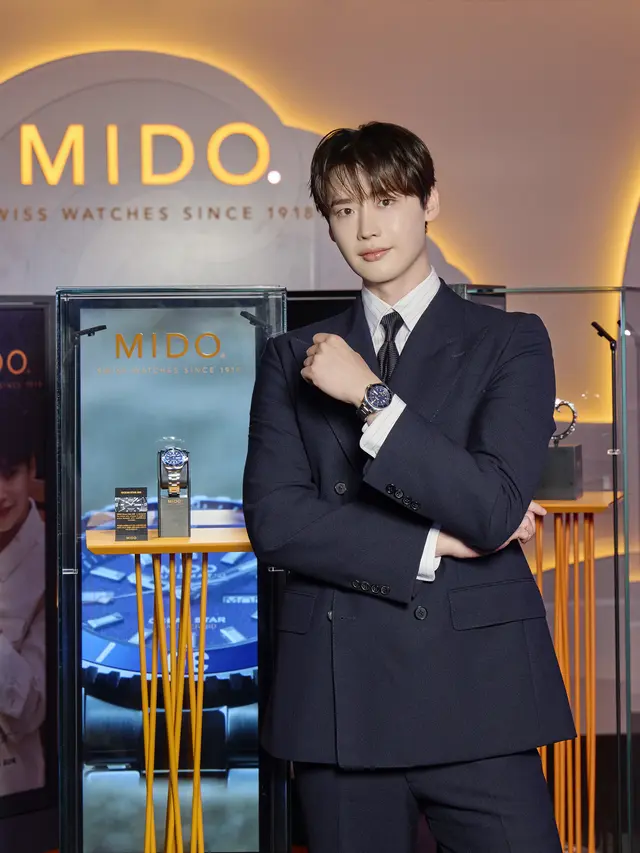 Mido Perkenalkan Ocean Star 200 dengan brand ambassadoor Lee Jong Suk. (dok. Mido)