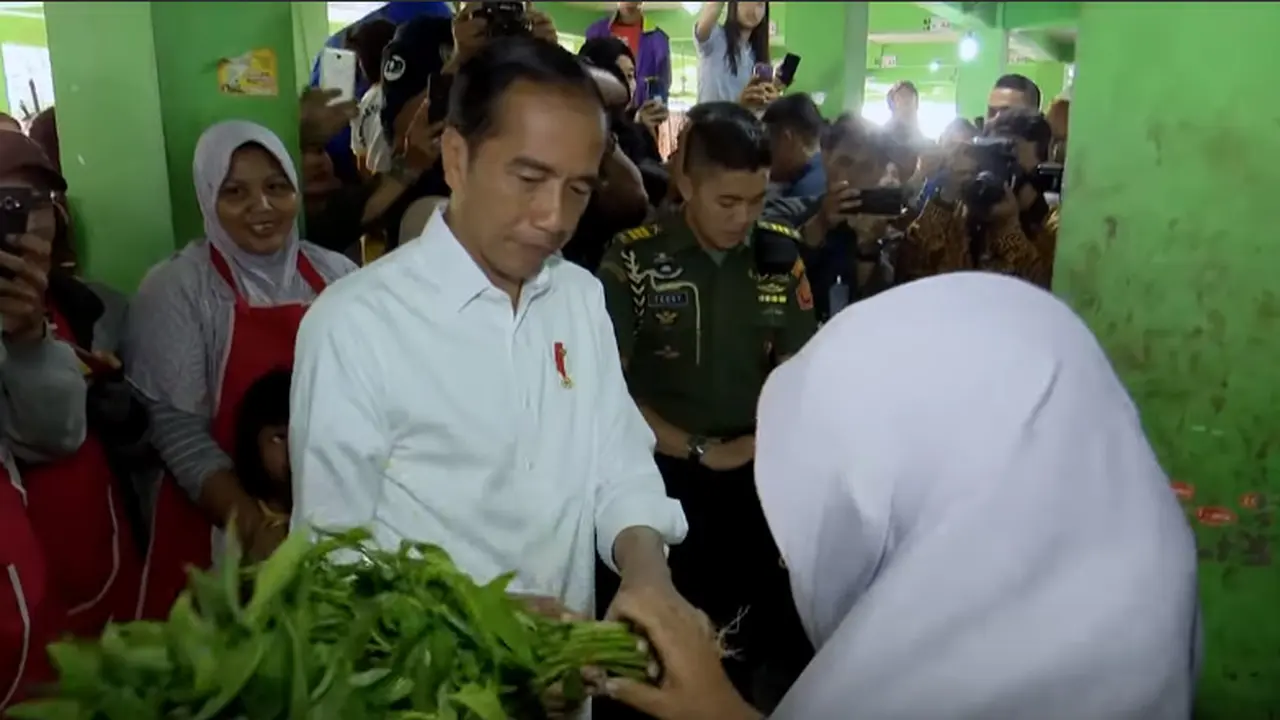 Jokowi di Pasar Pagi Pangkalpinang