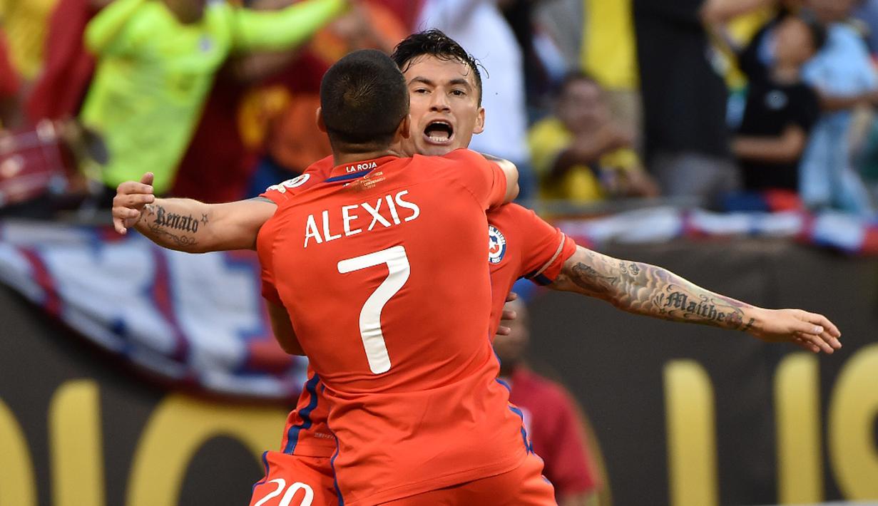 Cile melangkah ke babak final Copa America Centenario 2016 setelah menaklukkan Kolombia dengan skor 2-0, Kamis (23/6/2016) pagi WIB. (AFP/Nelson Almeida)