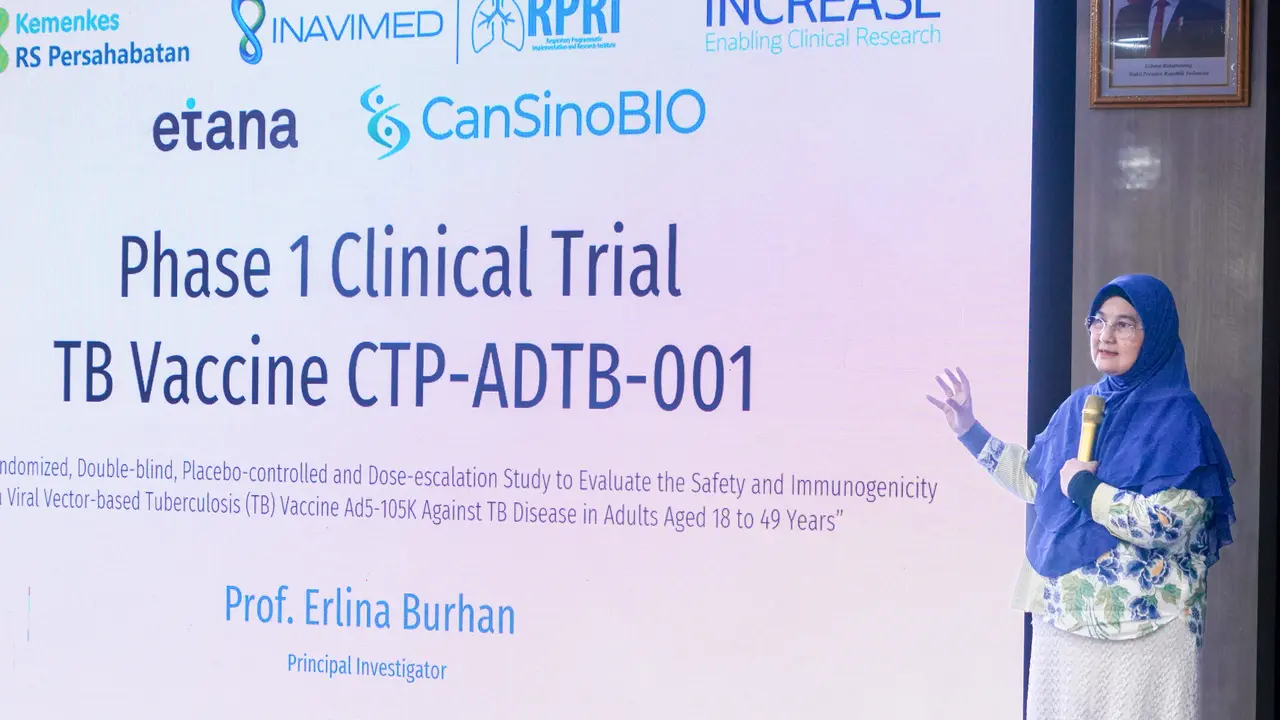 Prof. Erlina Burhan pimpin uji klinis vaksin TB inhalasi perdana di Indonesia untuk percepatan eliminasi TBC 2030. (Biro Komunikasi dan Informasi Publik Kemenkes RI / Dede Lukman Hakim)