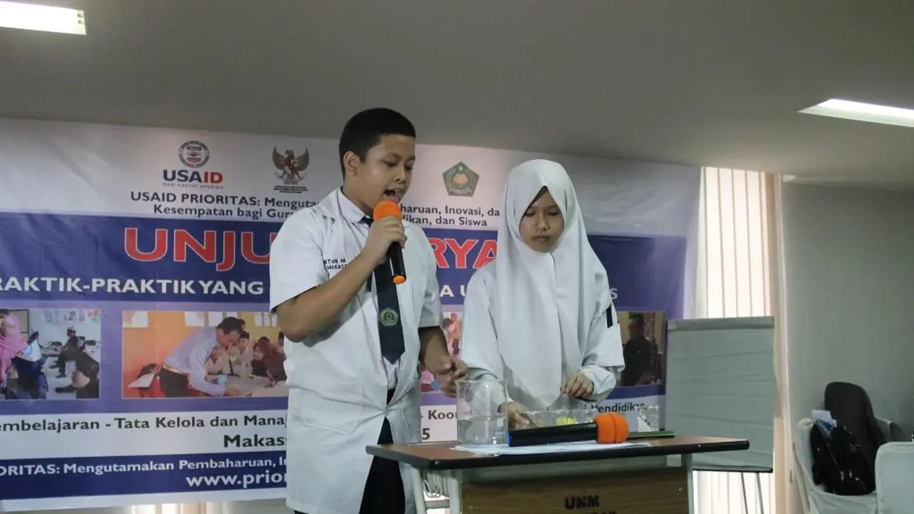 Pelajar MTs Model Makassar Ciptakan Pembersih Lantai Non Kimia