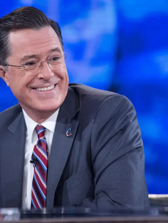 Stephen Colbert diklaim sebagai penggemar Star Wars yang ‘original’ ketika ia sudah menyaksikan trailer film dua minggu sebelum publik dapat menyaksikannya. Ia juga melakukan wawancara ‘one on one’ dengan sang sutradara, George Lucas. (Bintang/EPA)